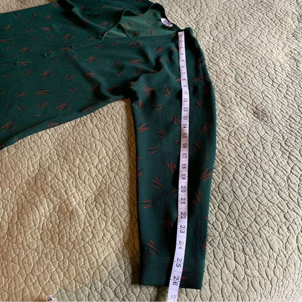 All in Favor Emerald Green Blouse Size Small - Picture 10 of 14